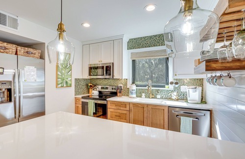 Seabrook Island Villa | Luxe Tropical Resort Escape - Beaches Nearby!