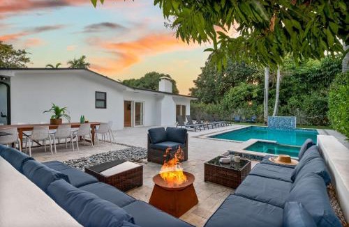 Golden Glades House | LUXE Villa Heated Pool Fire Pit GAMES