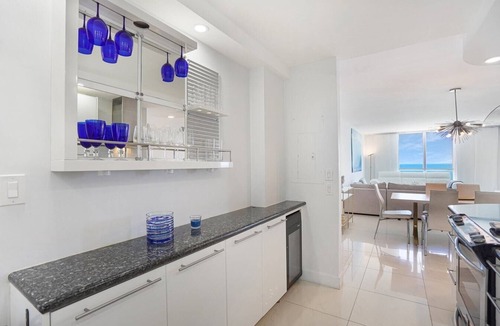 Hollywood South Central Beach Condo | Luxurious 2 bedroom/Full Ocean View Tides-CS56