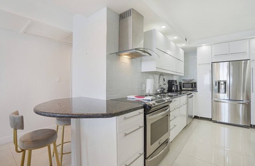 Hollywood South Central Beach Condo | Luxurious 2 bedroom/Full Ocean View Tides-CS56