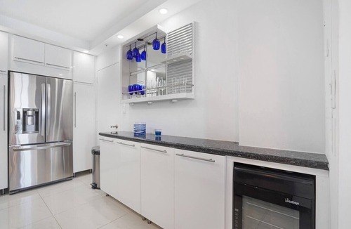 Hollywood South Central Beach Condo | Luxurious 2 bedroom/Full Ocean View Tides-CS56