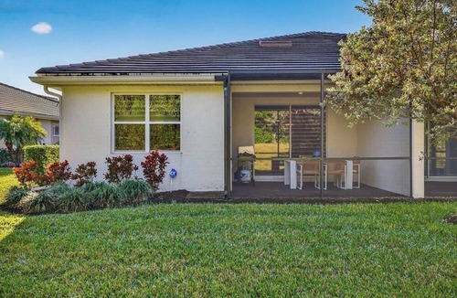Naples Villa | Luxurious 2+ BR villa:highly sought after Naples Reserve for annual & seasonal