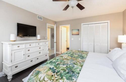 Tavernier House | Luxurious 2BR 2BA Ocean Pointe Condo Tavernier Fl