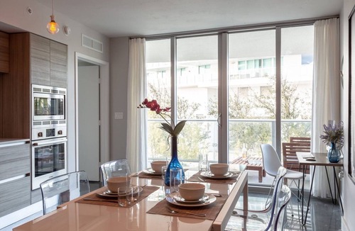 North Beach Condo | Luxurious 2BR, Pool, Hot tub, Sauna, Gym, Parking, Min to Beach