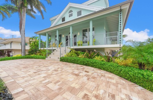 Coury House | Luxurious 3-bedroom home with Pool and Dock in Key Colony Beach