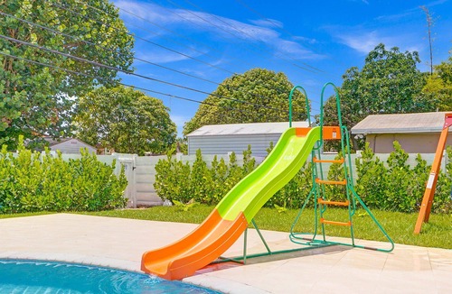 Hollywood Hills Villa | Luxurious 4BD Getaway~Heated Pool~Slide~Billiards