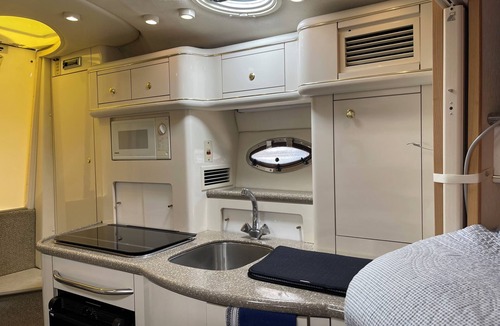 Cornelius Boat Rental | Luxurious mini yacht on Lake Norman