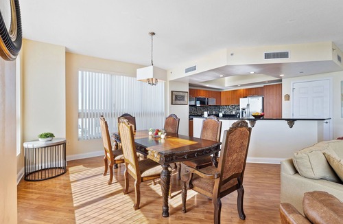 Kingston Condo | Luxurious Riverfront Condo w/Stunning Views, Pools, Fitness & 24/7 Security