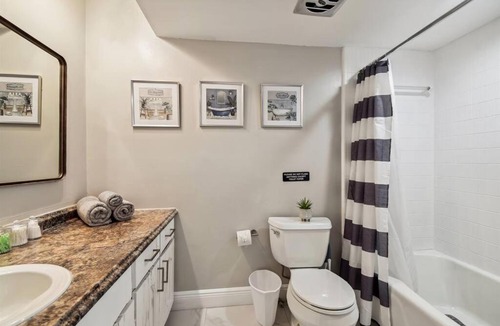 Carrollwood House | Luxurious Spacious Modern House w/AC + Pool