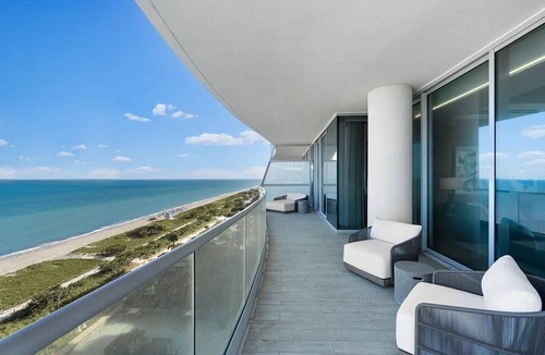 Surfside Apartment | Luxurious Three Bedroom Oceanfront Residence