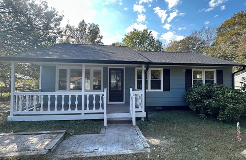 Gastonia House | Luxury 100% remodeled MUST SEE! Quartz, fenced yard, large back deck &much more!