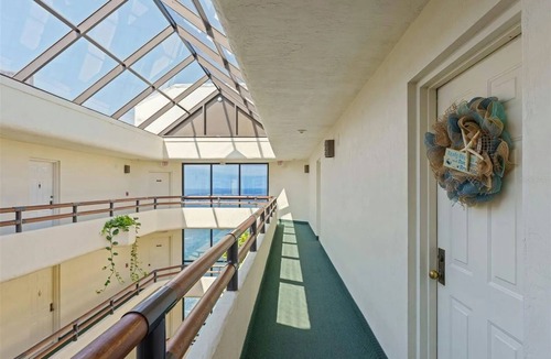 Daytona Beach Shores Condo | Luxury 2 bd 2 ba Beach Front - Top-Floor, Golf, pools, hot tub, walk to grocery