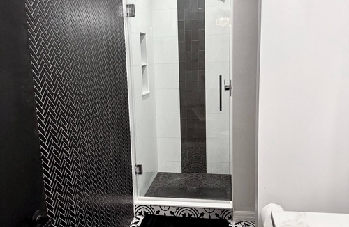 Channel District Condo | Luxury 2BR/2BA Channelside Condo- Pool, Sauna, Gym + Balcony