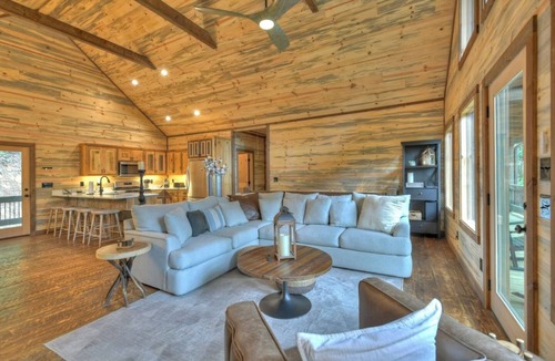 Epworth Cabin | Luxury 3BR Cabin w/Outdoor Living Area & Hot Tub