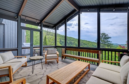 Sapphire House | Luxury 4 BR Mountain Retreat With 3 King Suites-Sleeps 13