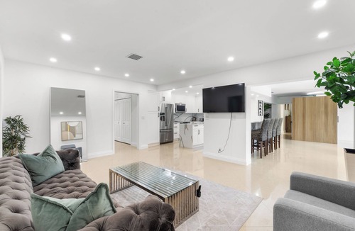 South Lake Villa | ★ ★ ★ ★ ★ Luxury 4000-sqft Mansion with large Pool & Sauna High-End Comfort