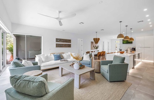 Arlington Park House | Luxury 6BR Villa w/Pool, Spa & Fire Pit