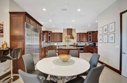 Davie House | Luxury 8BR w/Pool & Mini-golf & Soccer- 16 Guests