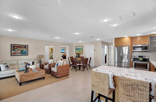 Monroe County House | Luxury and Spacious 5-bedroom house with Pool and Dock with Ocean Access