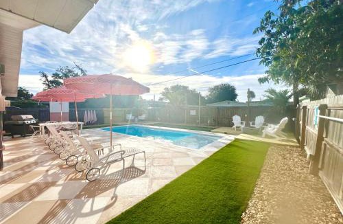 Port Canaveral House | Luxury Beach House Oasis 3 Blocks from the Beach
