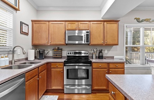 Southport Apartment | Luxury: Beach, Pool, Golf, Boat Ramp, Pickle Ball