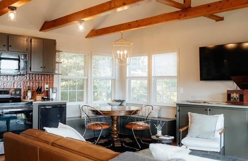 Menlo House | Luxury Bluff Cabin Hot Tub + Epic Mountain Views