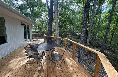 Travelers Rest House | Luxury Bungalow w/Scenic Tree View - near Travelers Rest & Furman University.