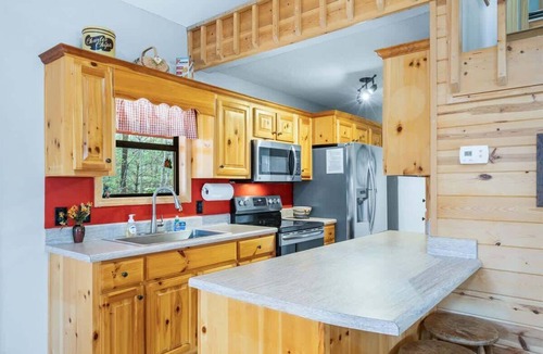 Blairsville Cabin | Luxury Cabin w/New Spa, Game Room & Firepit