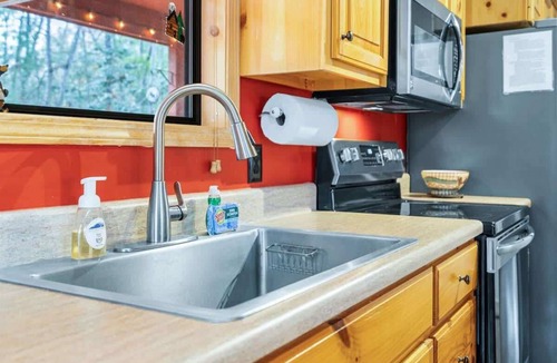 Blairsville Cabin | Luxury Cabin w/New Spa, Game Room & Firepit