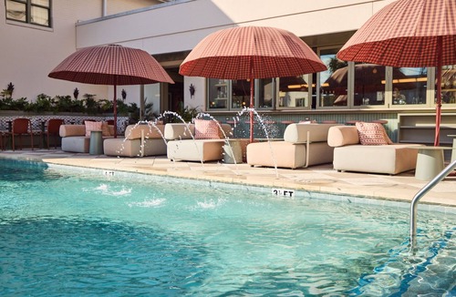 Charleston Historic District Apartment | Luxury Charleston Suite | Balcony + Spa Bath