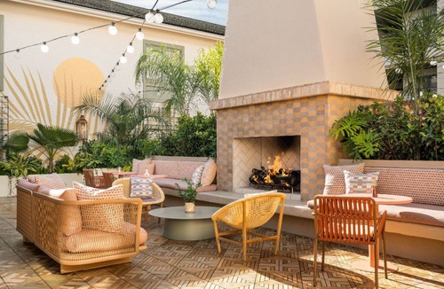 Charleston Historic District Apartment | Luxury Charleston Suite | Balcony + Spa Bath