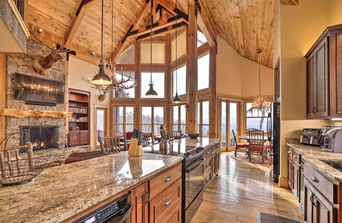 Franklin Cabin | Luxury Dog-Friendly Cabin Rental in Franklin
