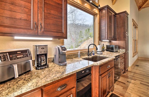 Franklin Cabin | Luxury Dog-Friendly Cabin Rental in Franklin