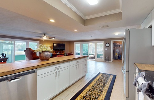 Micanopy House | Luxury duplex with private screened porch and lake view