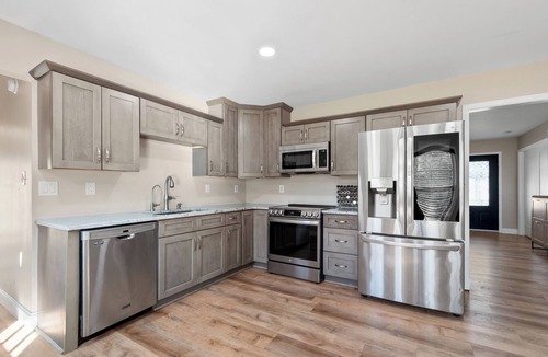Richlands House | Luxury Executive Home 4BR/3BA 2 Master Suites Private .80 Acre Lot