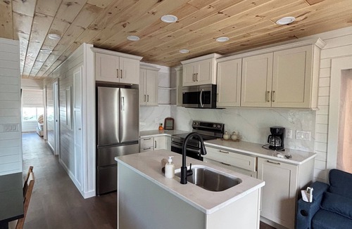 Tavernier Boat Rental | Luxury Floating Cottage Upper Florida Keys walk to restaurants and marina fun