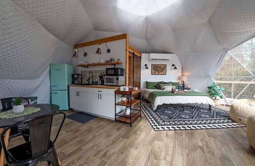 McMinnville Cabin | Luxury Fully Equipped Dome with Hot-Tub and Impressive Deck in Tennessee