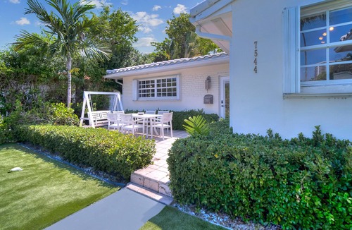 North Bay Village House | Luxury Island Villa Isla~ New & Remodeled Paradise