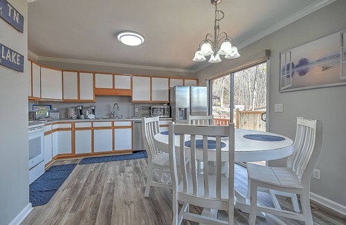 Oak Grove House | Luxury Lake Front Stay in Johnson City, TN!