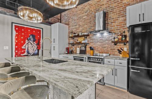 Tampa Heights Apartment | Luxury Loft - Downtown Tampa, Ybor, Armature
