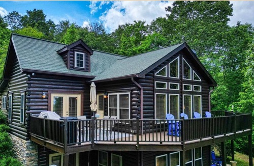 Hayesville Cabin | Luxury Log Cabin Hideaway Near Lake Chatuge w/ 2 Master Suites