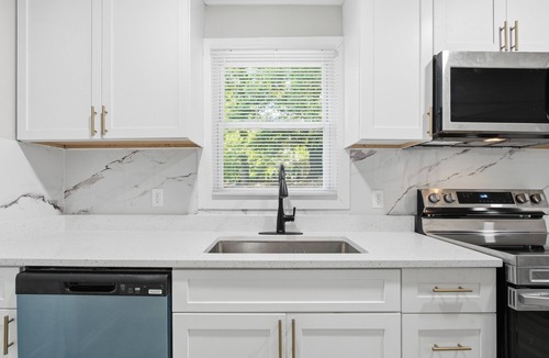 Doraville House | Luxury Modern Ranch & Newly Renovated
