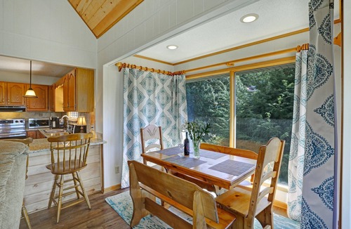 Hiawassee House | Luxury Mountaintop Views with Hot Tub - 1 min to town