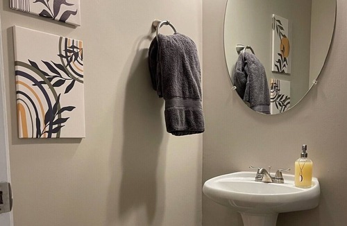 Johns Creek Apartment | Luxury Oasis - King & Queen Suites near the Avalon