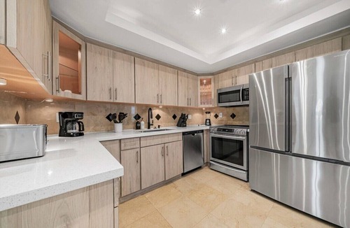 Golden Glades House | Luxury Oasis Pool, Movie Theatre, Fire Pit, Beach