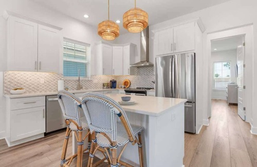 Jacksonville Beach House | Luxury Oasis 4 Blks to Pier and Beach w Game Room