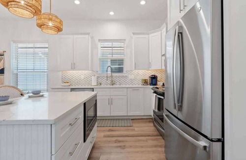 Jacksonville Beach House | Luxury Oasis 4 Blks to Pier and Beach w Game Room