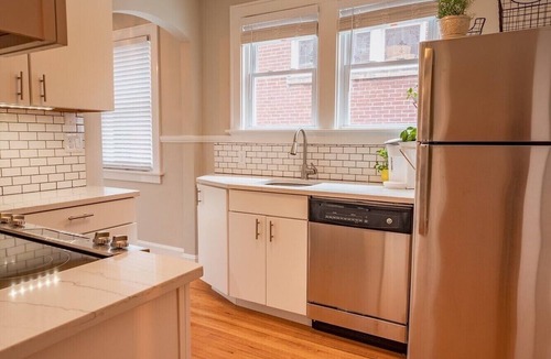 Richmond Apartment | Luxury On Main/East