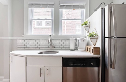 Richmond Apartment | Luxury On Main/East