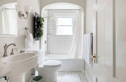 Richmond Apartment | Luxury On Main/East